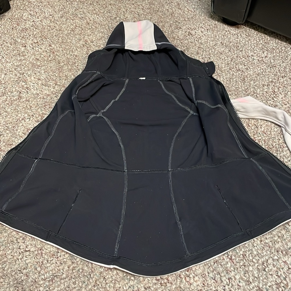 Lululemon jacket - Picture 10 of 12